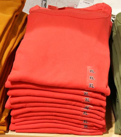 オレンジのTシャツ