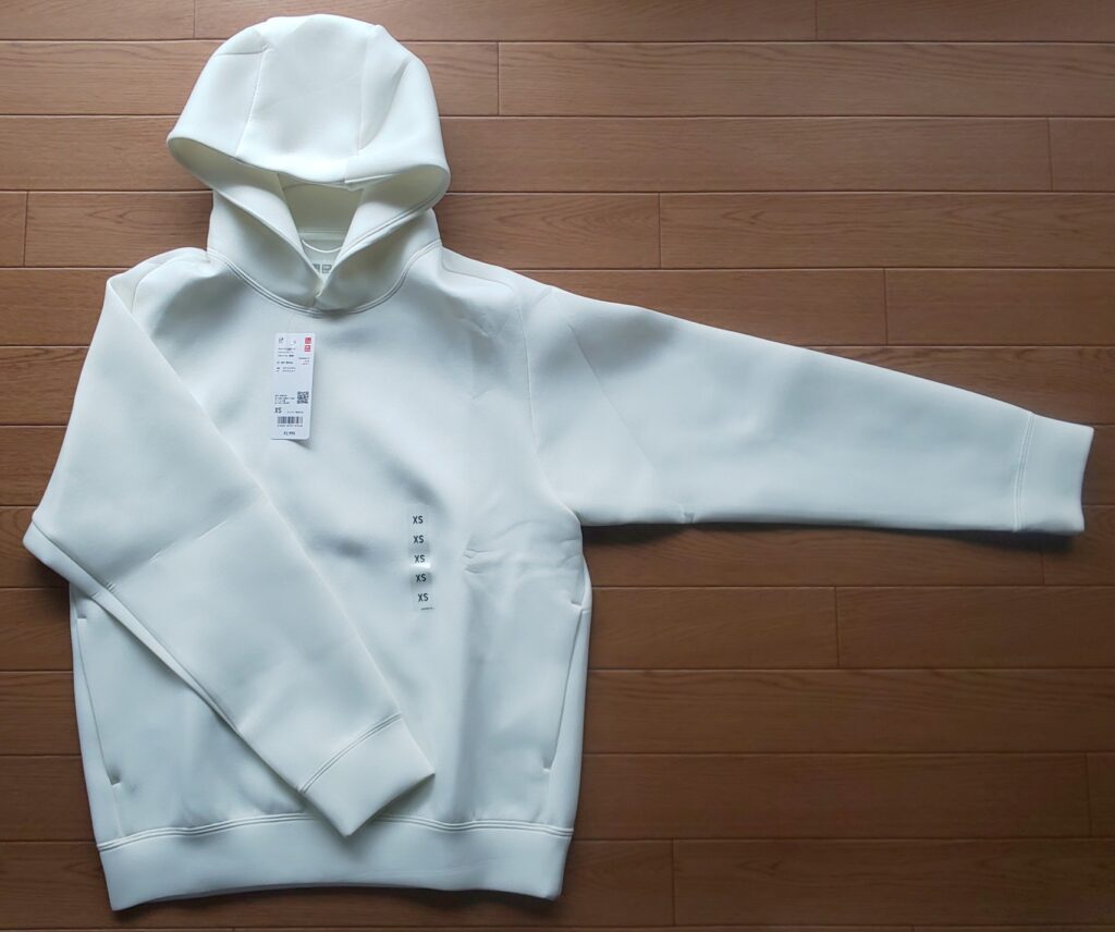 ユニクロ ウルトラストレッチドライスウェットプルパーカ（長袖） OFF WHITE 2990円