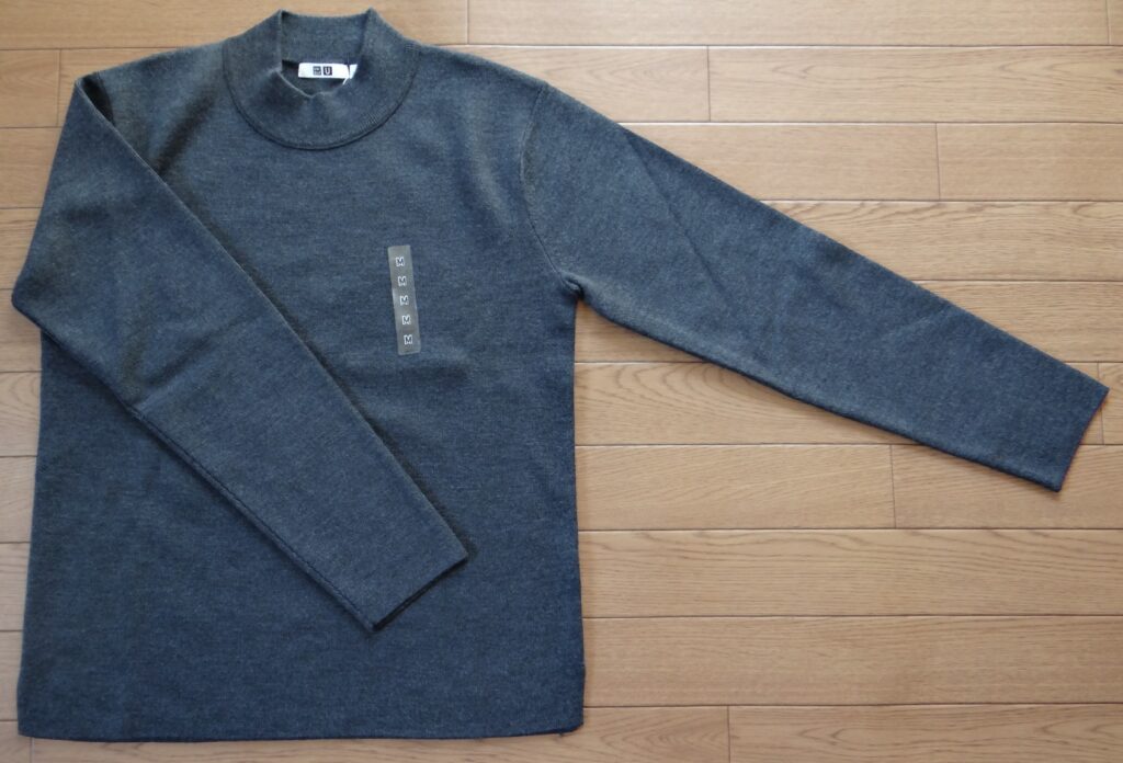 ユニクロU メリノブレンド モックネックセーター（長袖） DARK GRAY 3,990円