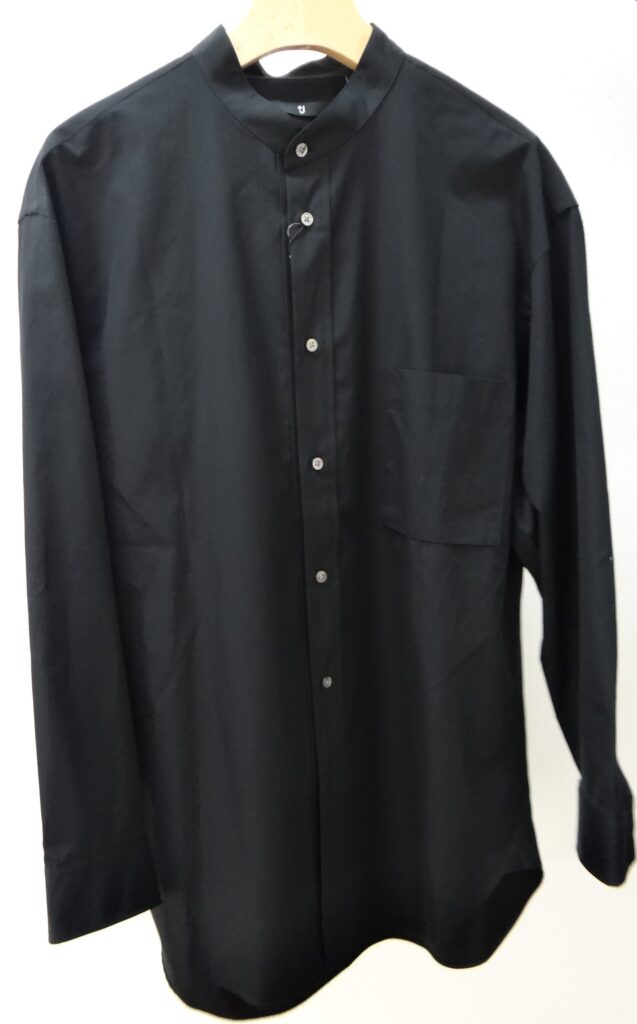 ユニクロ＋J スーピマコットンオーバーサイズスタンドカラーシャツ（長袖）ブラック 3,990円